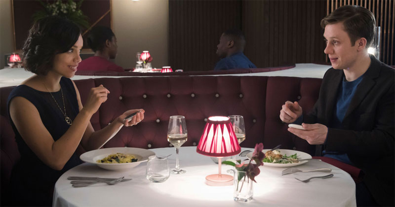 Frank and Amy at dinner in Black Mirror.